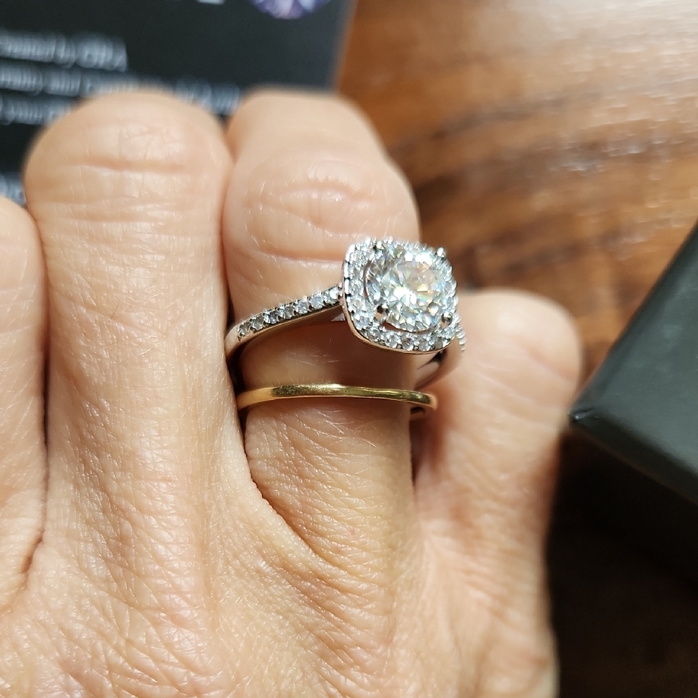 Elegant Masonite Diamond Women's Ring - Picture 12 of 15